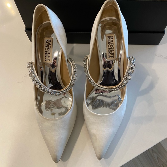 Badgley Mischka Theory Pump in Soft White - Picture 8 of 14